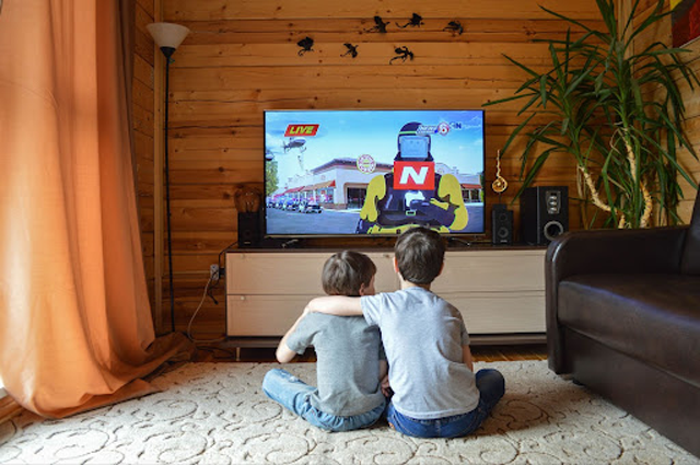  In the age of digital streaming, there are a lot of options for expanding your audience. (Credits: Pablo Nidam, Boy in white shirt sitting on white bed, Editorial License, Scopio)