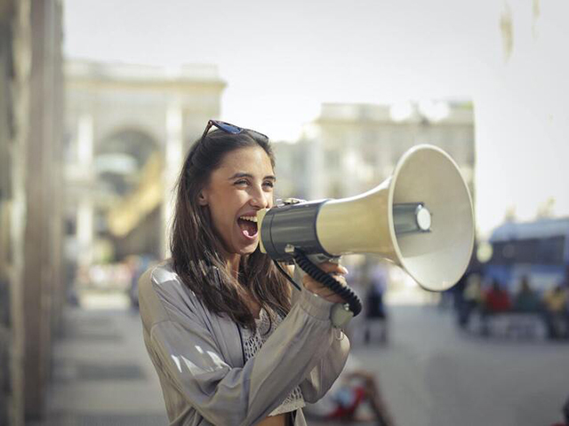 Captures your viewer’s attention right away with a good message. Image by Andrea Piacquadio, License under Pexels.