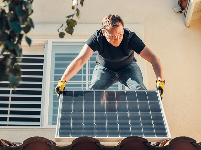 Video Ad Vault can help you find YouTube ads that work in the solar industry. Image by Kindel Media, License under Pexels
