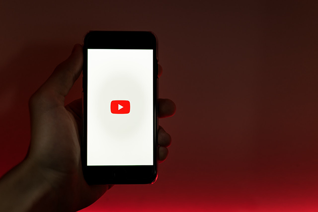 Use YouTube Shorts as a new strategy for your campaigns.  Image by Szabó Viktor, license under Pexels.