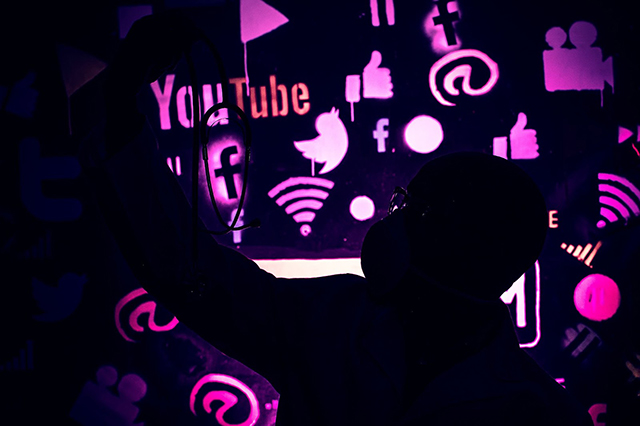 The phrase "like, subscribe, and hit the notification bell!" is repeated by YouTubers for a reason.
Image by Antony Trivet, Editorial License, Scopio